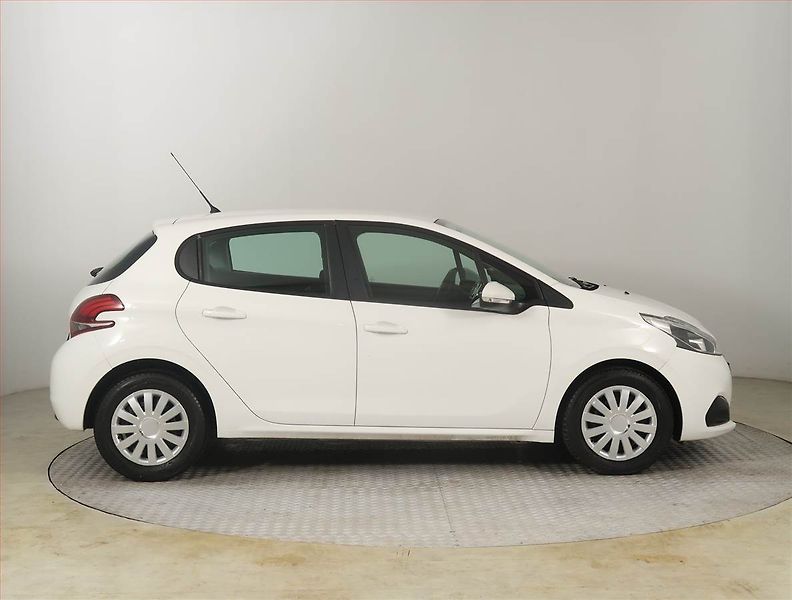 Peugeot 208 (2017) 1.6 BlueHDi, Serv.kniha - fotka 6 z 16