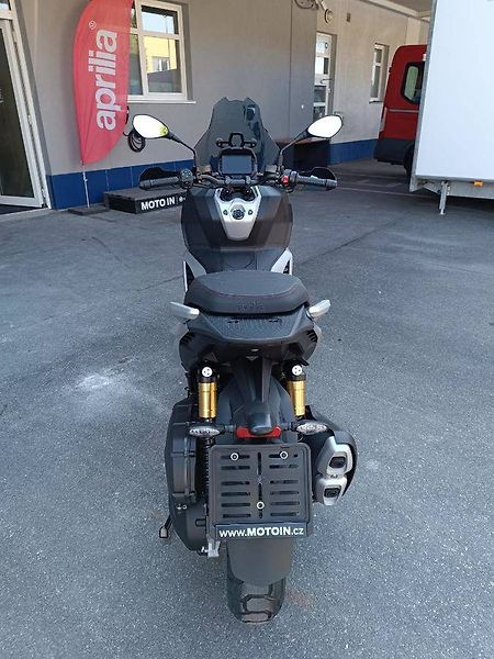 Aprilia (2026) SR GT 400 Boulder Grey - fotka 6 z 11