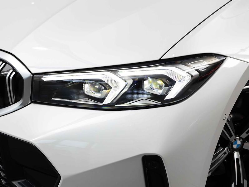 BMW Řada 3 330i xDrive Touring - fotka 8 z 21