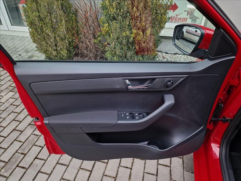 Škoda Fabia 1.0 TSI TOUR,ČR,1.Majitel - fotka 36 z 48