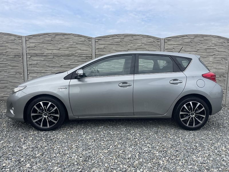 Toyota Auris 1.8i 16v HYBRID AUT SERVIS TOP - fotka 1 z 172