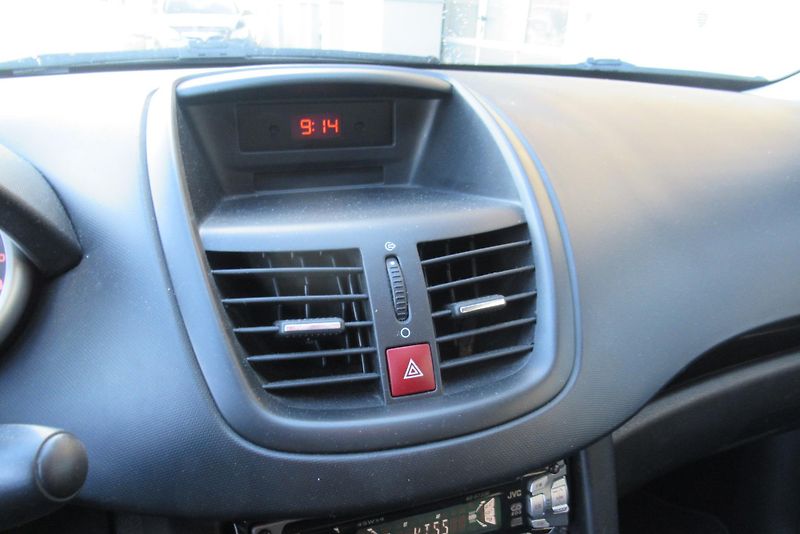 Peugeot 207 SW 1.4i KLIMA NOVÁ STK - fotka 12 z 18