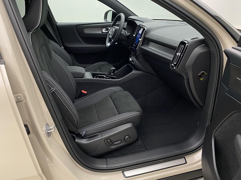 Volvo EX40 (2026) TWIN MOTOR AWD ULTRA - fotka 21 z 66