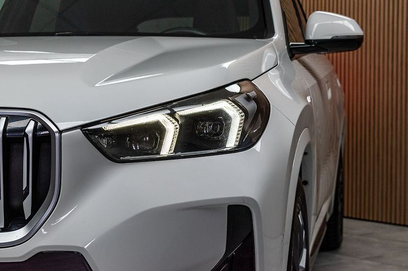 BMW X1 xDrive23d ///M*TAŽNÉ*KESSY* - fotka 43 z 49