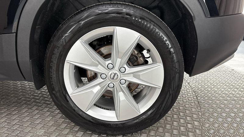 Volvo XC40 2.0 B3 AUT Core - fotka 19 z 27