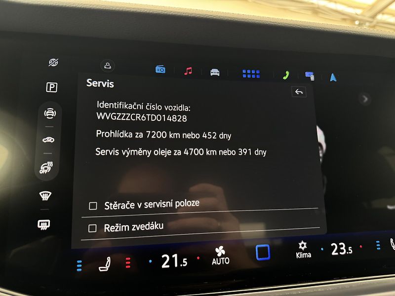 Volkswagen Touareg 3.0Tdi*1-MAJ*DPH*HUD*R-LINE* - fotka 39 z 50
