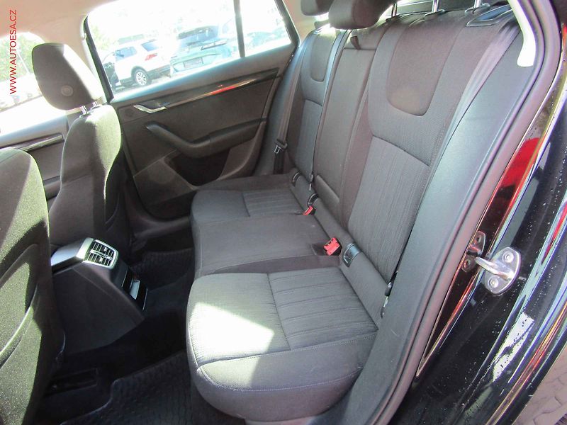 Škoda Octavia (2017) 1.6 TDi, AC, park.čidla - fotka 10 z 14