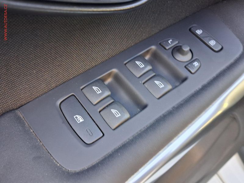 Volvo V40 (2013) 1.6 T2, Navi, bixen - fotka 12 z 15