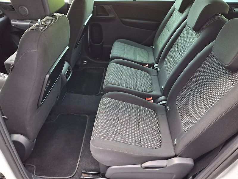 Seat Alhambra (2016) Style DSG 2,0TDi 135kW - fotka 7 z 35