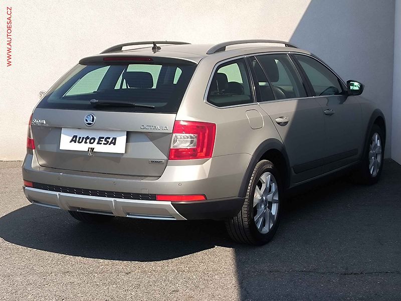 Škoda Octavia (2015) 2.0 TDi 4x4, ČR, DSG, TZ - fotka 4 z 23