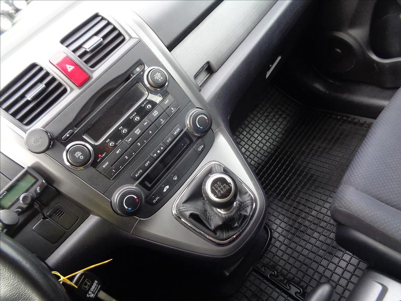 Honda CR-V 2,0 - fotka 16 z 17