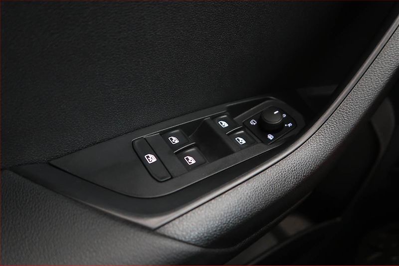 Škoda Karoq (2021) 1.5 TSI - fotka 15 z 18