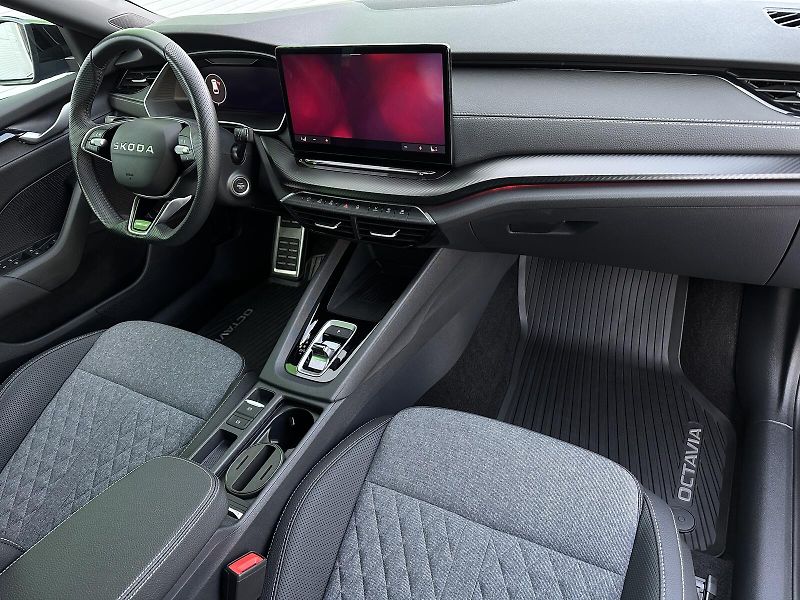 Škoda Octavia 2.0TSi 4x4 DSG Sportline Matri - fotka 43 z 49
