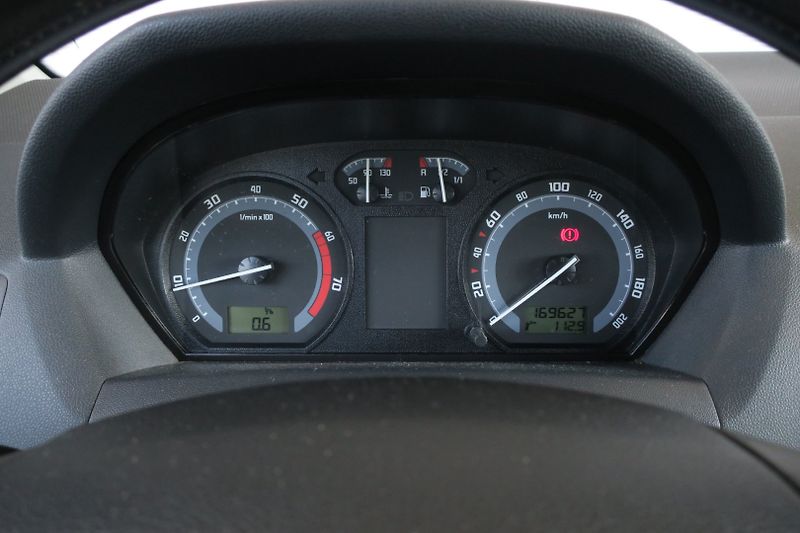 Škoda Fabia (2005) 1,2 47 kW Klima ČR STK do 7/28 - fotka 11 z 33