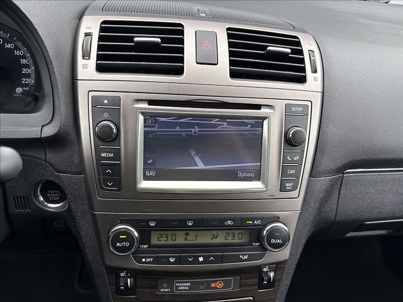 Toyota Avensis 1,8 VVT- i 108 KW AUTOMAT CZ - fotka 11 z 23