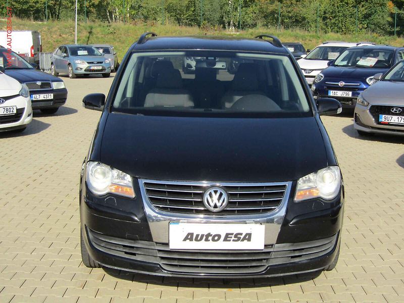Volkswagen Touran (2008) 1.9 TDi, 1.maj, Xenon - fotka 2 z 20