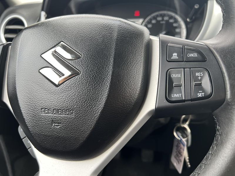 Suzuki Vitara 1.6DDiS 4x4 KLIMA KAMERA ALU - fotka 17 z 42