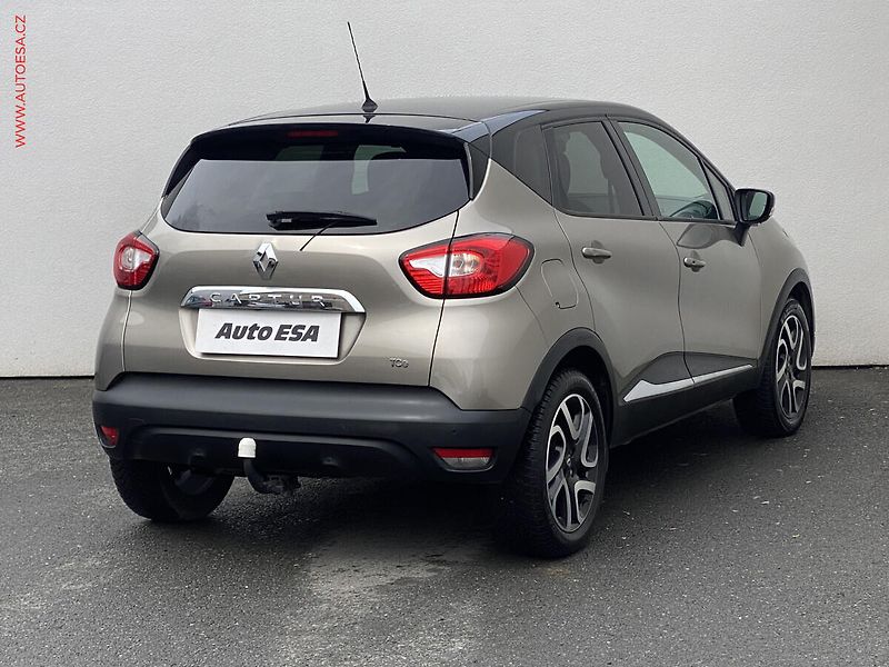 Renault Captur (2015) 1.2 TCe, Intense, AT, TZ - fotka 4 z 18