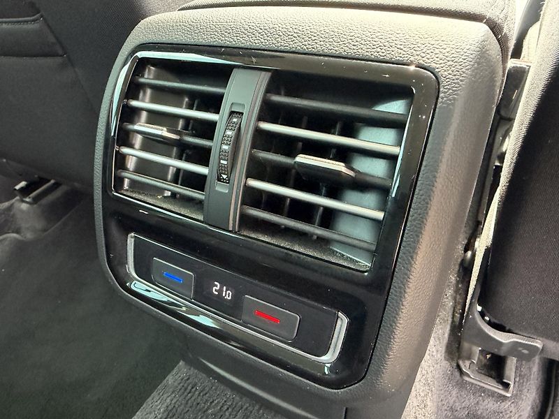 Volkswagen Passat 2.0 TDI MASÁŽ NAVIGACE TAŽNÉ - fotka 33 z 40