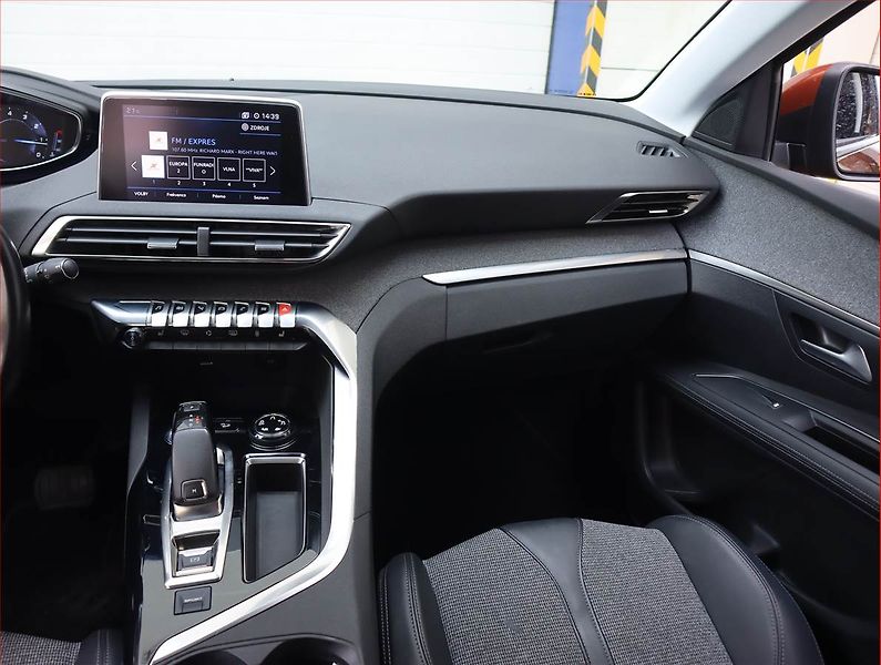 Peugeot 3008 (2019) 1.2 PureTech, Automat - fotka 8 z 21