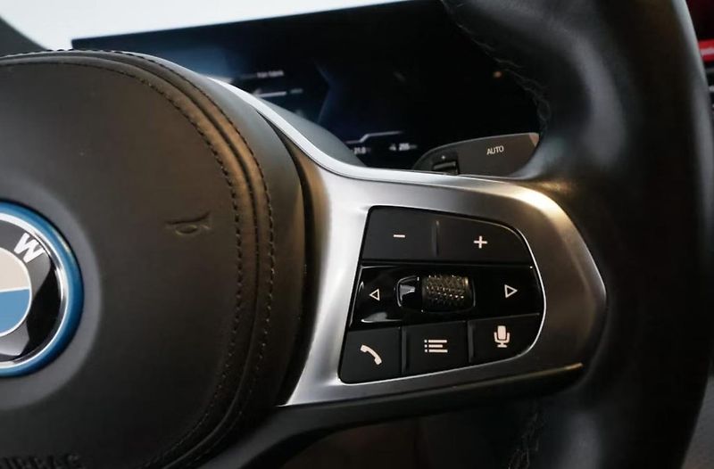 BMW i4 eDrive40 GC Tažné Ambient Kam - fotka 15 z 28