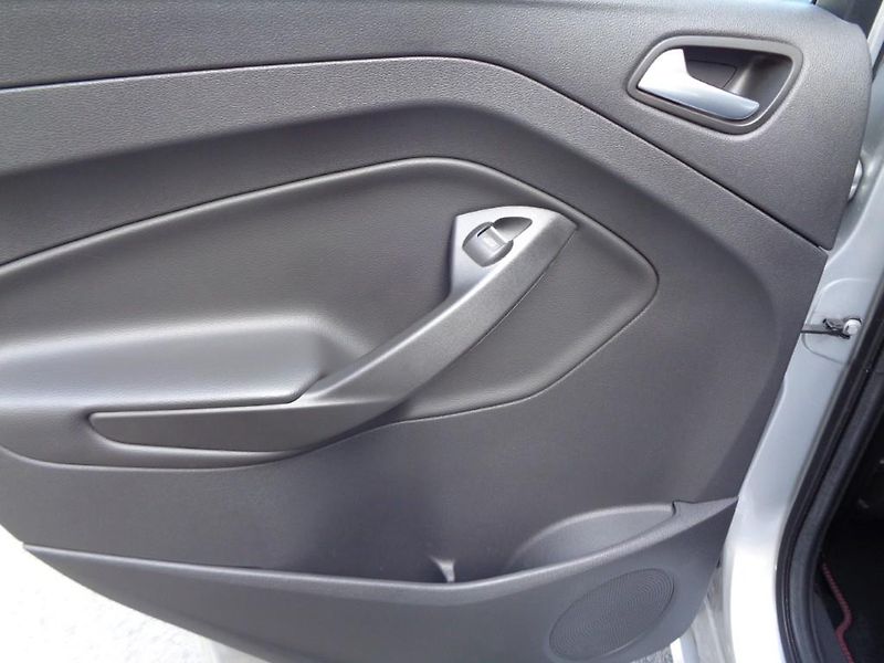 Ford Kuga 1.5 EcoBoost  ST Line  110 kW - fotka 26 z 28