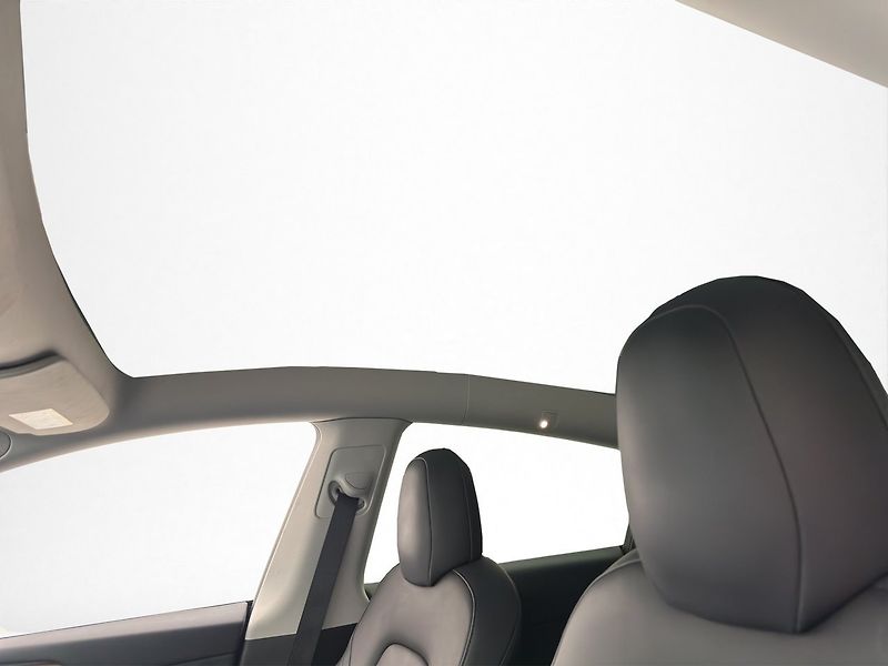 Tesla Model Y Long Range AWD - fotka 12 z 29