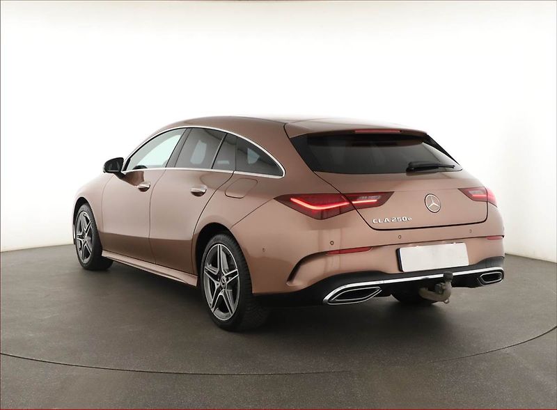 Mercedes-Benz CLA (2023) AMG Paket 250 e - fotka 4 z 31