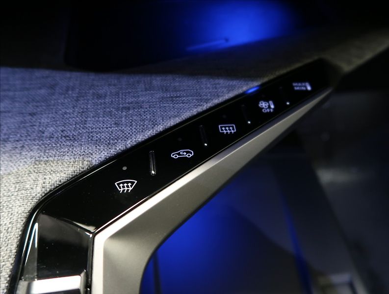 Peugeot 3008 1,2 ALLURE Hybrid 145 e-DCS6 - fotka 25 z 27