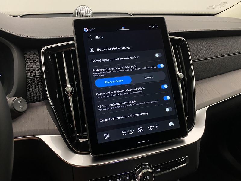 Volvo XC90 (2026) T8 AWD Plug-in DARK ULTRA - fotka 52 z 76