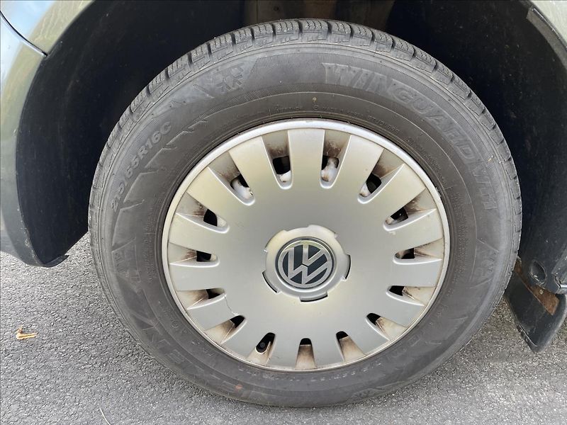 Volkswagen Multivan 2,5 TDI 95kW*tažné*aut. klima* - fotka 38 z 40
