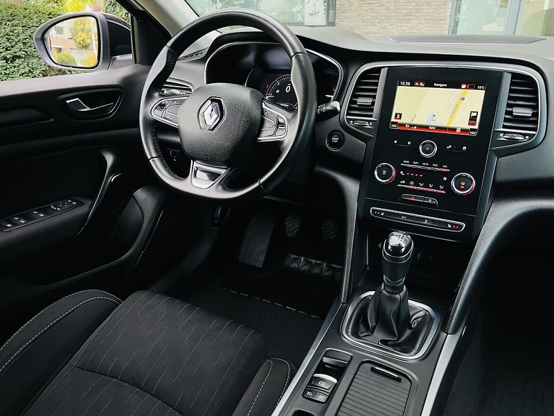 Renault Mégane 1.5dCI MANUÁL TAŽNÉ SERVISKA - fotka 24 z 44