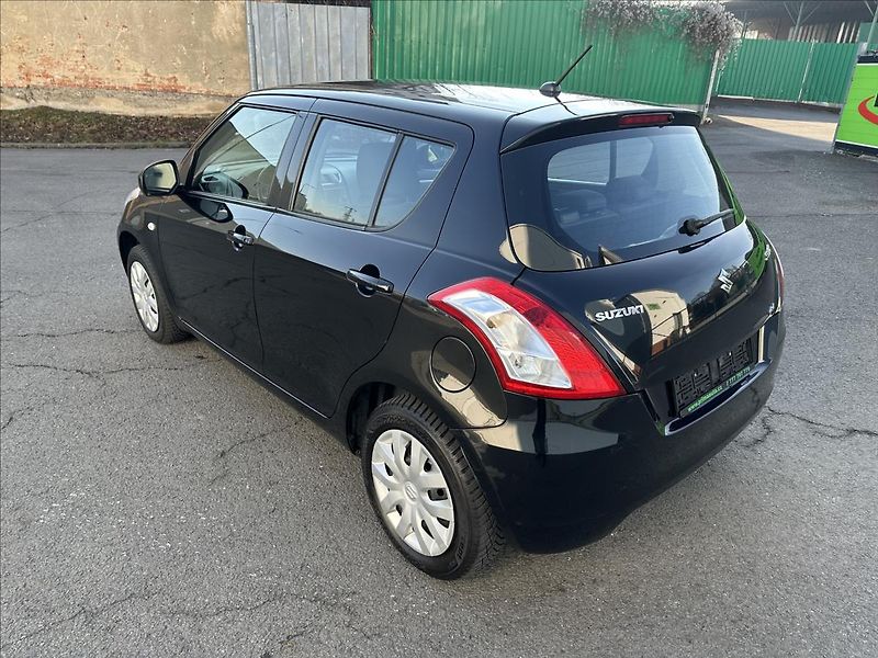 Suzuki Swift 1,2 4x4 - fotka 7 z 19