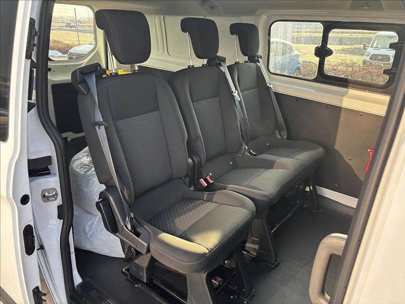 Ford Transit Custom 2,0 EcoBlue KombiVan L2 DPH - fotka 18 z 34