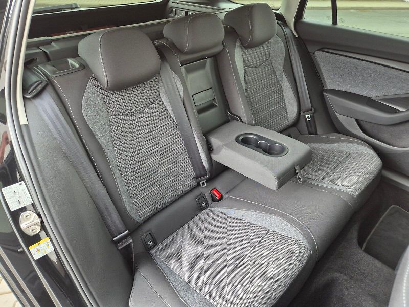 Škoda Superb (2024) Selection 2.0 TDI 110 kW 7°DSG - fotka 17 z 33