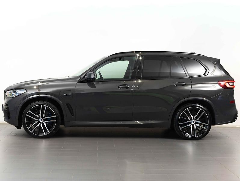 BMW X5 xDrive45e iPerformance - fotka 2 z 22