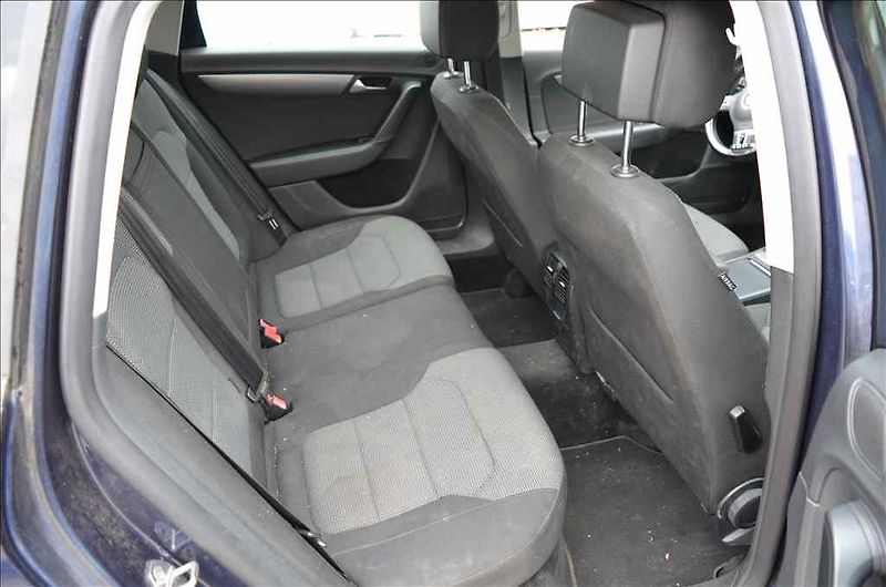 Volkswagen Passat (2012) VARIANT 1,6 TDI - fotka 33 z 35