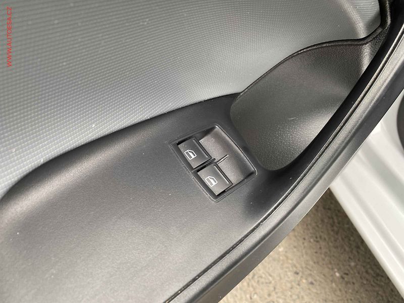 Seat Ibiza (2015) 1.4 16V, Style, výhřev sed - fotka 13 z 16