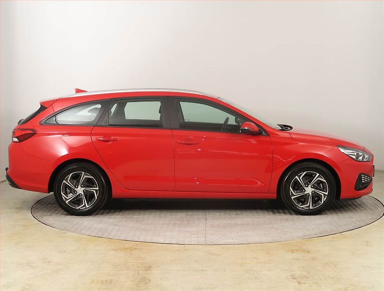 Hyundai i30 (2022) 1.0 T-GDI, ČR,1.maj - fotka 6 z 21