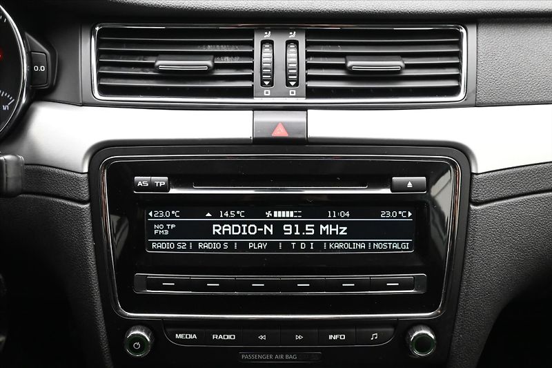 Škoda Superb 2,0 TDI 103 kW Ambition Servis - fotka 19 z 28