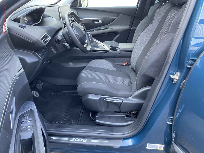 Peugeot 3008 (2021) 1.2 PT, ČR, AC, park.čidla - fotka 9 z 17