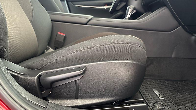 Mazda 3 (2025) G140 2.5 Centre-Line AT - fotka 16 z 19