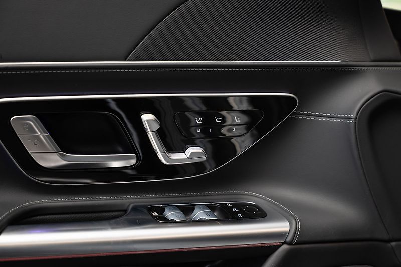 Mercedes-Benz SL 4MATIC+ - fotka 9 z 21