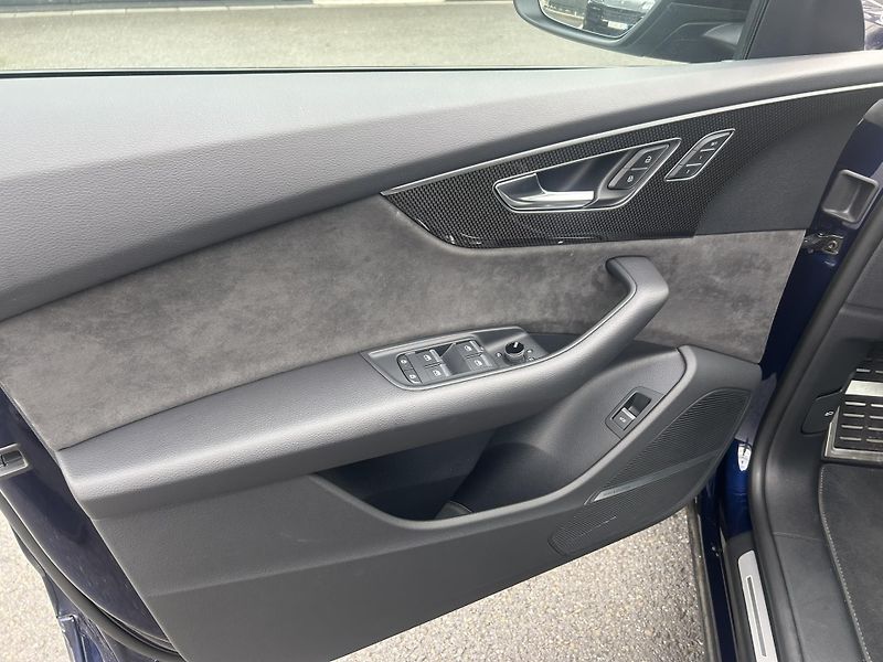 Audi SQ8 4.0 TFSI - fotka 20 z 24