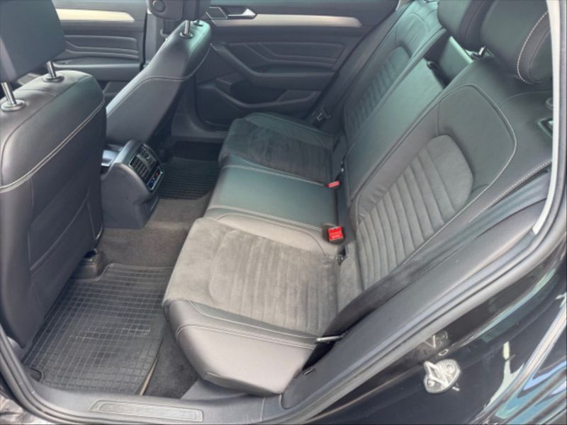 Volkswagen Passat 2,0 TDI Elegance DSG - fotka 7 z 10