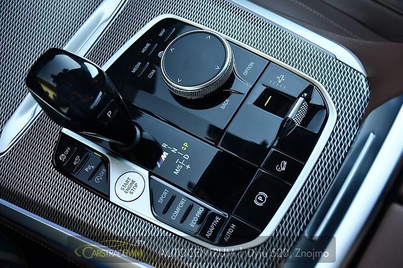 BMW X5 M50D LASER H/K HEAD-UP  - fotka 39 z 67