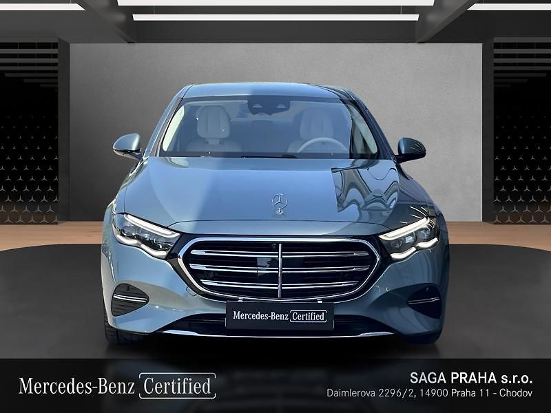 Mercedes-Benz Třídy E 300 de 4MATIC s hybridní techn - fotka 2 z 22