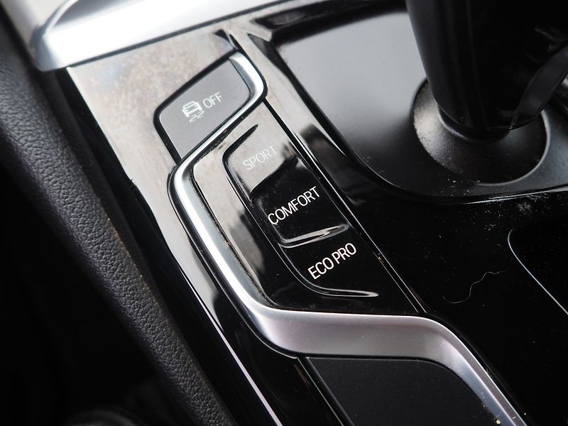 BMW Řada 5 (2017) 3.0d xDrive, 195 kW - fotka 34 z 38