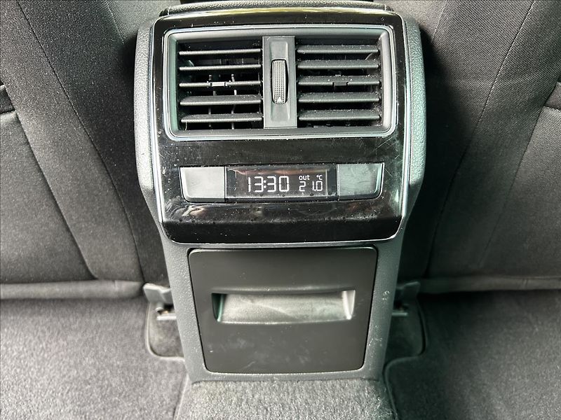 Škoda Superb 2,0 TDi DSG  BIXEN NAVI 1xMaji - fotka 35 z 50