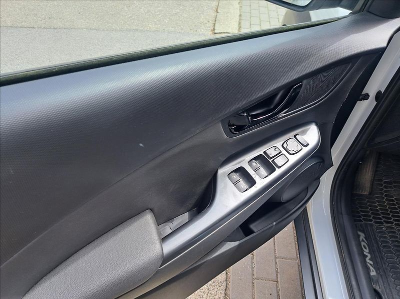 Hyundai Kona 1,0 T-GDI - fotka 17 z 56